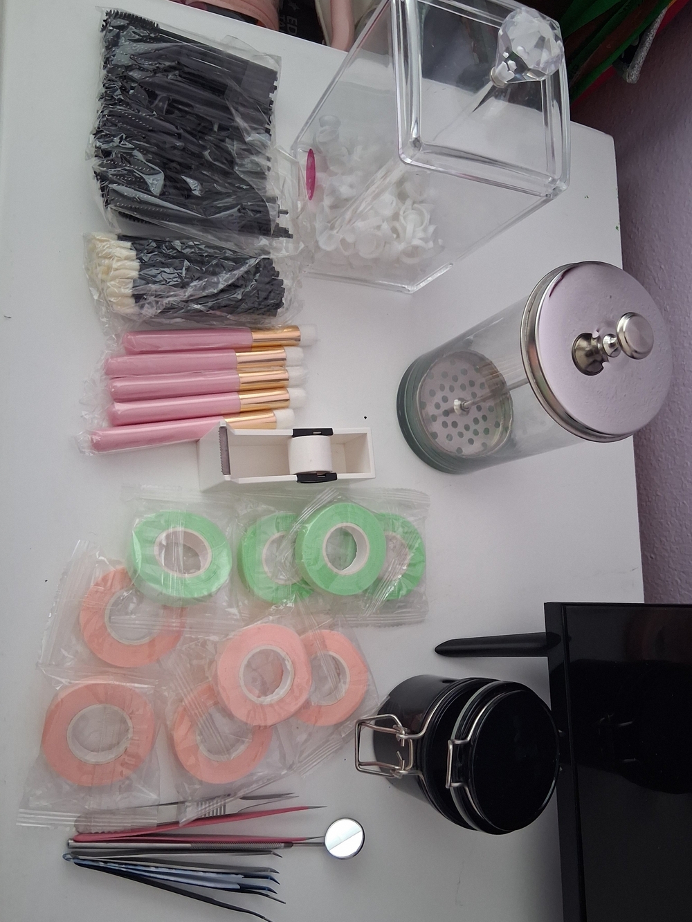 Amazon Essentials Lash Extension Tools Kit in Pink, Green, Peach and Black